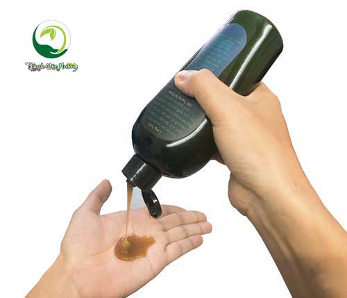 gội đầu bằng dầu gội thanh mộc hương